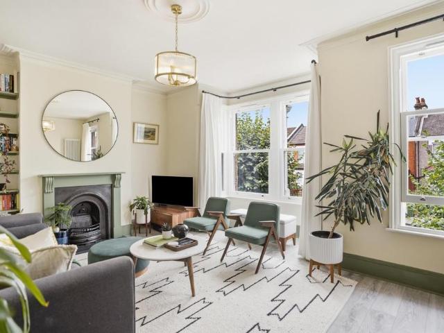 2 bedroom maisonette for sale
