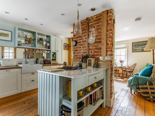 2 bedroom maisonette for sale