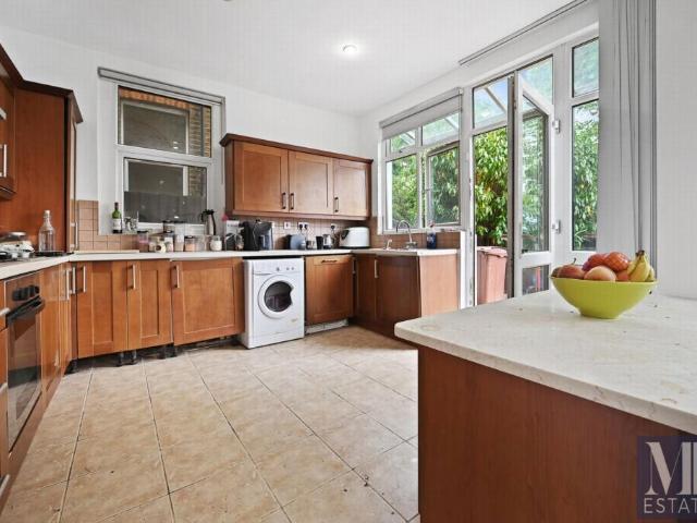 2 bedroom maisonette for sale