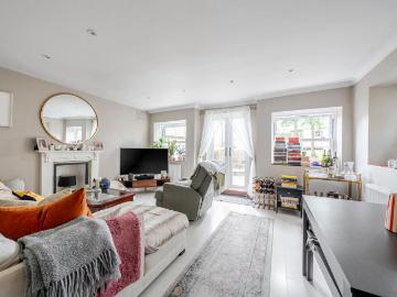 2 bedroom maisonette for sale