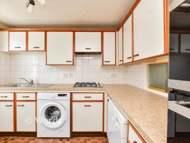 2 bedroom maisonette for sale