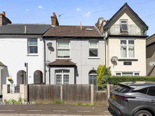 2 bedroom maisonette for sale