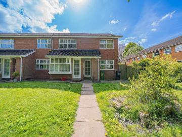 2 bedroom maisonette for sale