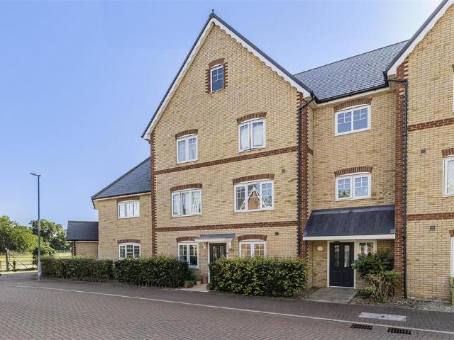2 bedroom maisonette for sale