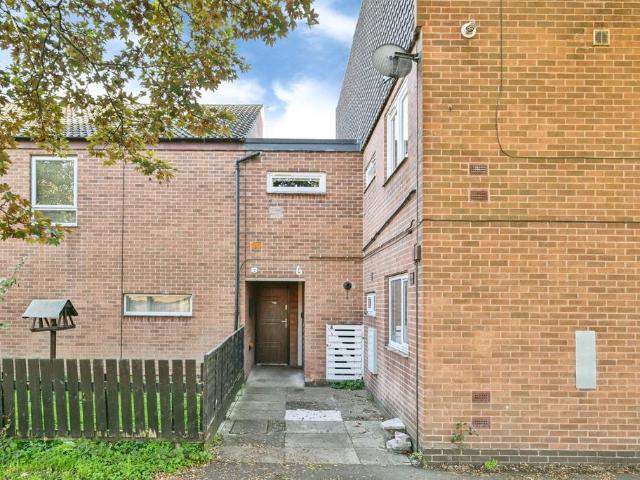 2 bedroom maisonette for sale