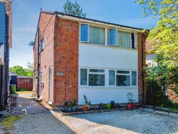 2 bedroom maisonette for sale