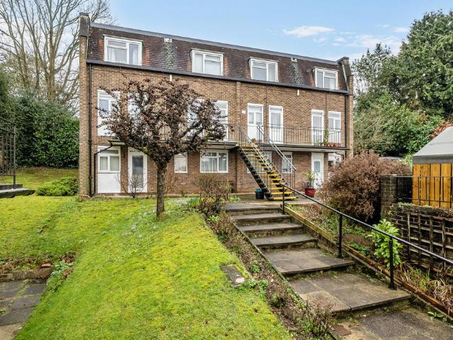 2 bedroom maisonette for sale