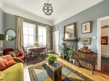 2 bedroom maisonette for sale