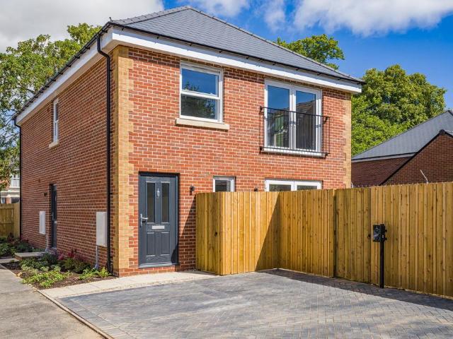 2 bedroom maisonette for sale