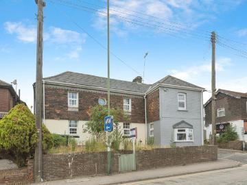 2 bedroom maisonette for sale