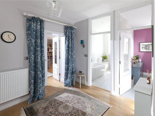 2 bedroom maisonette for sale