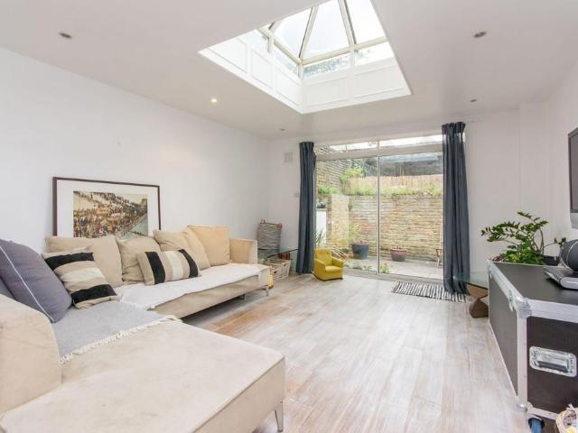 2 bedroom maisonette for sale