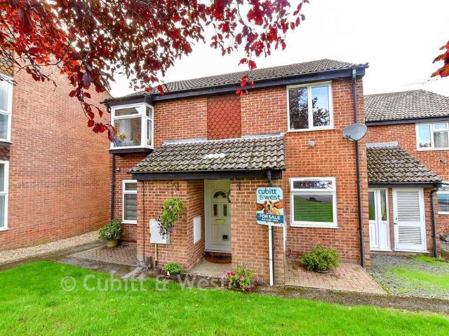 2 bedroom maisonette for sale