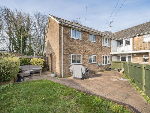 2 bedroom maisonette for sale