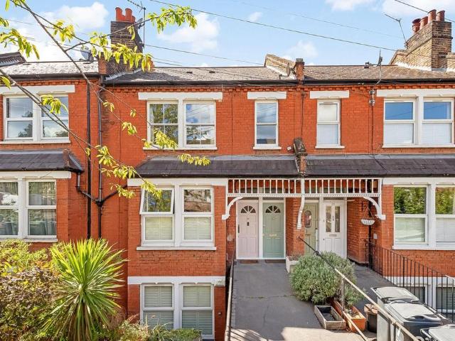 2 bedroom maisonette for sale