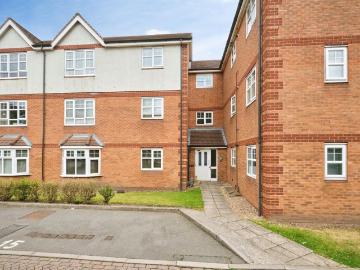 2 bedroom maisonette for sale