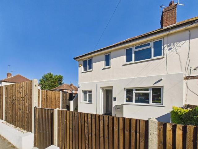 2 bedroom maisonette for sale