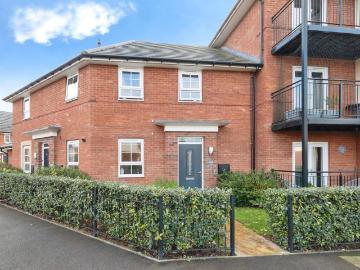 2 bedroom maisonette for sale