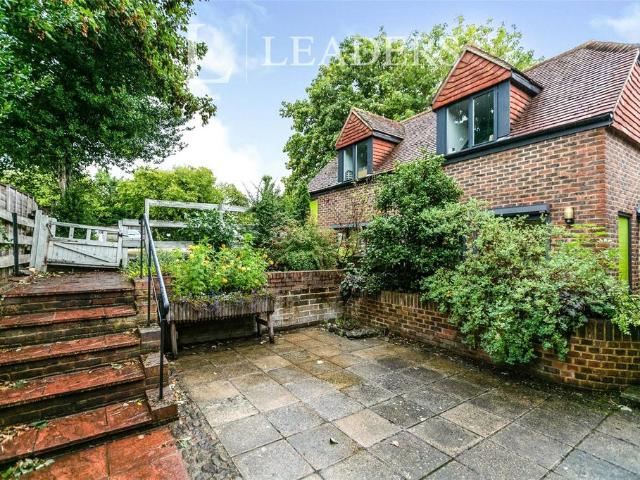 2 bedroom maisonette for sale