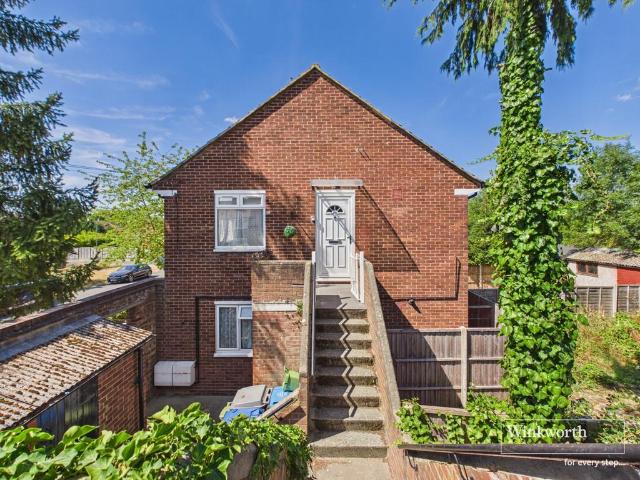2 bedroom maisonette for sale