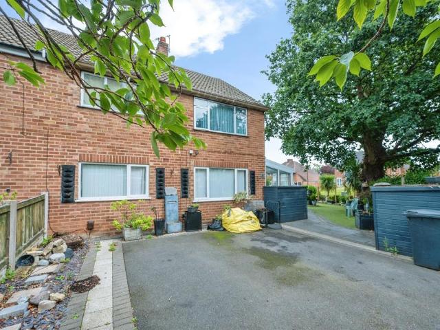 2 bedroom maisonette for sale