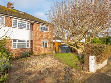 2 bedroom maisonette for sale