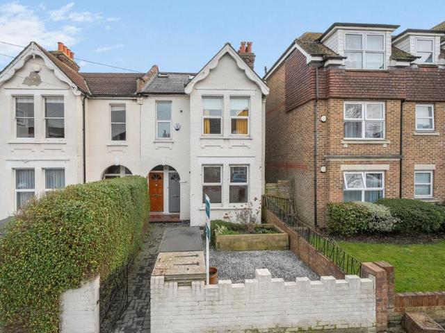 2 bedroom maisonette for sale