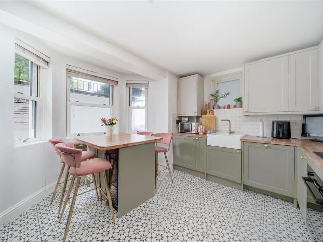 2 bedroom maisonette for sale