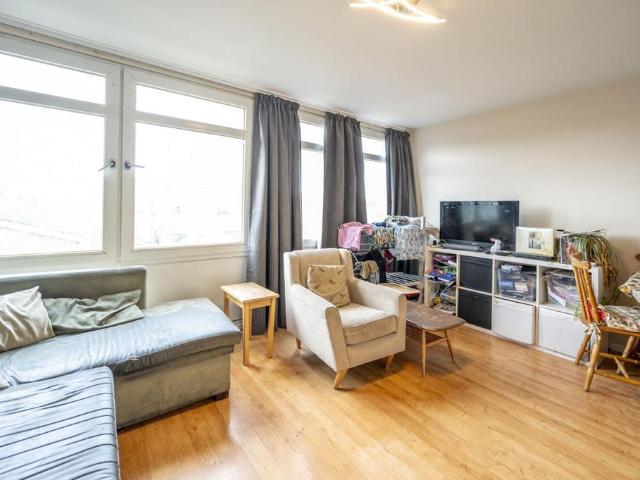 2 bedroom maisonette for sale