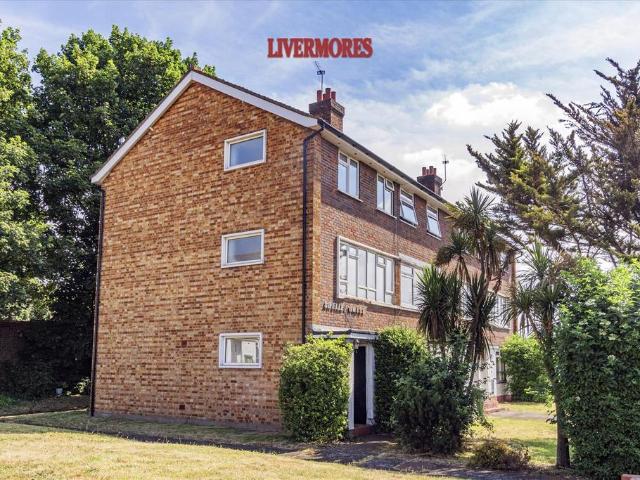 2 bedroom maisonette for sale