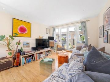 2 bedroom maisonette for sale