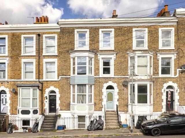 2 bedroom maisonette for sale