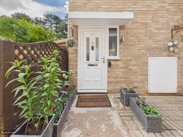 2 bedroom maisonette for sale