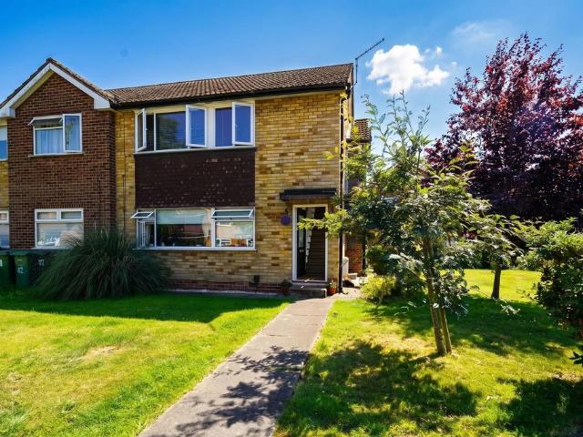 2 bedroom maisonette for sale
