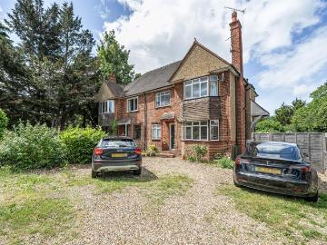 2 bedroom maisonette for sale
