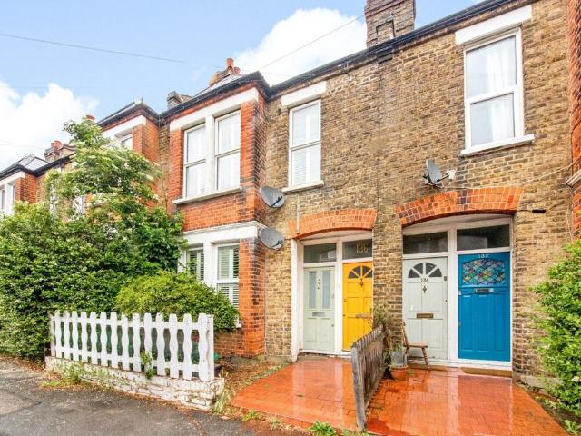 2 bedroom maisonette for sale