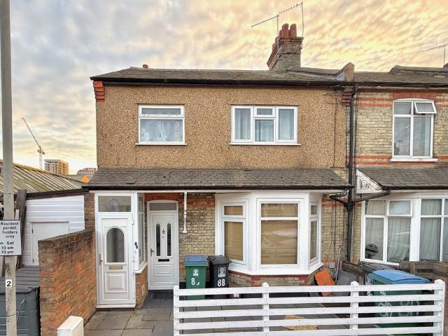2 bedroom maisonette for sale