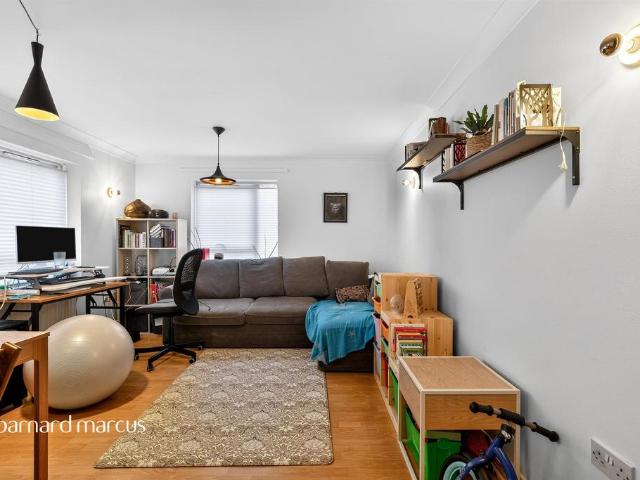 2 bedroom maisonette for sale