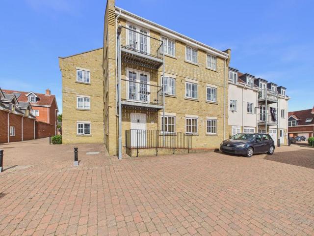 2 bedroom maisonette for sale