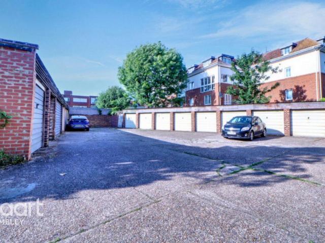 2 bedroom maisonette for sale