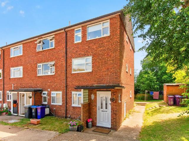 2 bedroom maisonette for sale