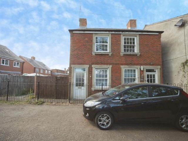 2 bedroom maisonette for sale