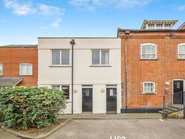 2 bedroom maisonette for sale