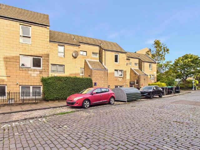 2 bedroom maisonette for sale