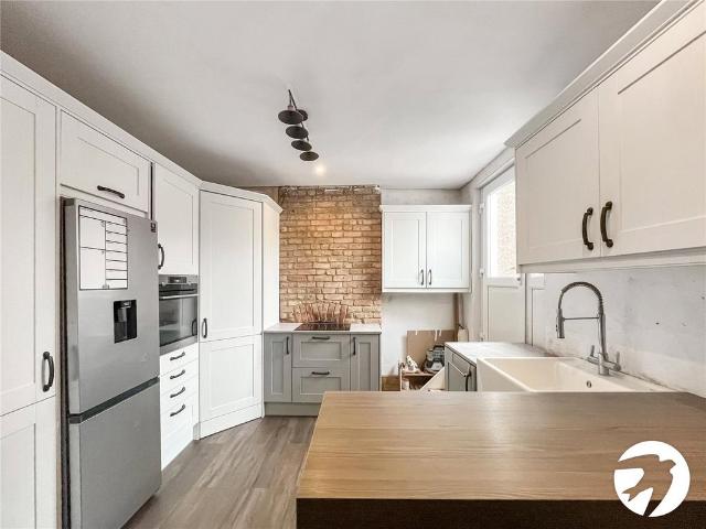 2 bedroom maisonette for sale