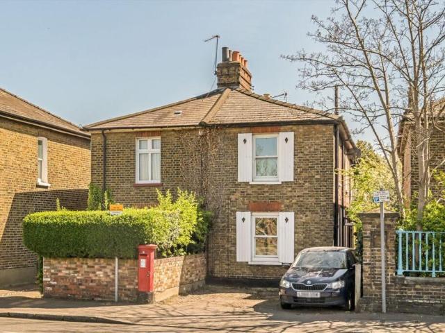 2 bedroom maisonette for sale