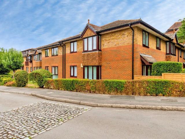 2 bedroom maisonette for sale