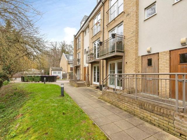 2 bedroom maisonette for sale