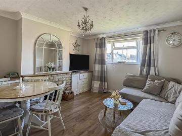 2 bedroom maisonette for sale