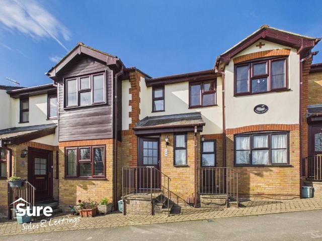 2 bedroom maisonette for sale